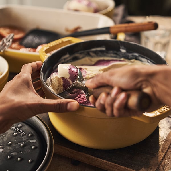 Staub Round 5.2L / 5.5-Qt Citron